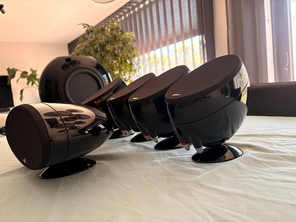 KEF HTB2SE-W Subwoofer en KEF SP3588 Satelliet Speakers