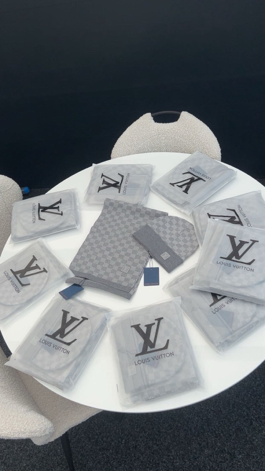 Louis Vuitton Muts en Sjaal Set - Grijs, Kleding | Heren, Ophalen of Verzenden, Nieuw, Muts