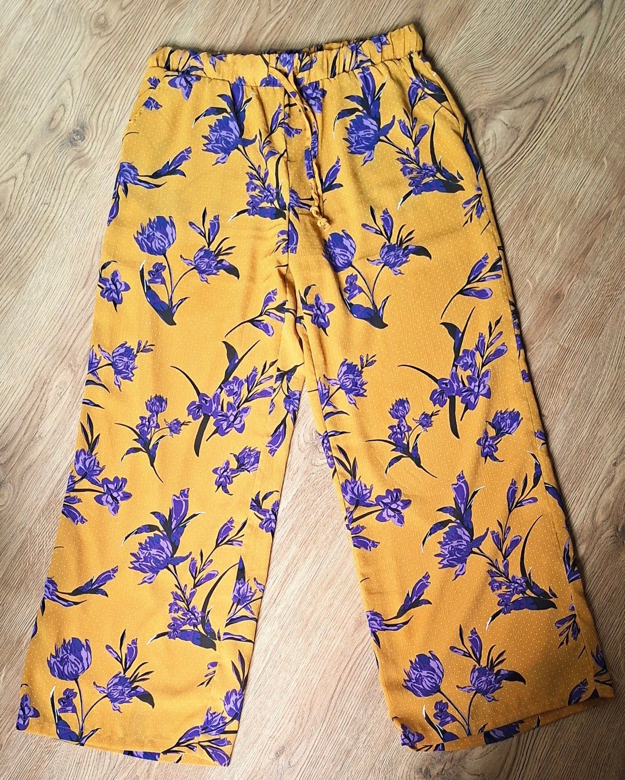 Pieces broek Maat XL - Geel met paarse bloemenprint, Kleding | Dames, Geel, Maat 46/48 (XL) of groter, Ophalen of Verzenden, Zo goed als nieuw