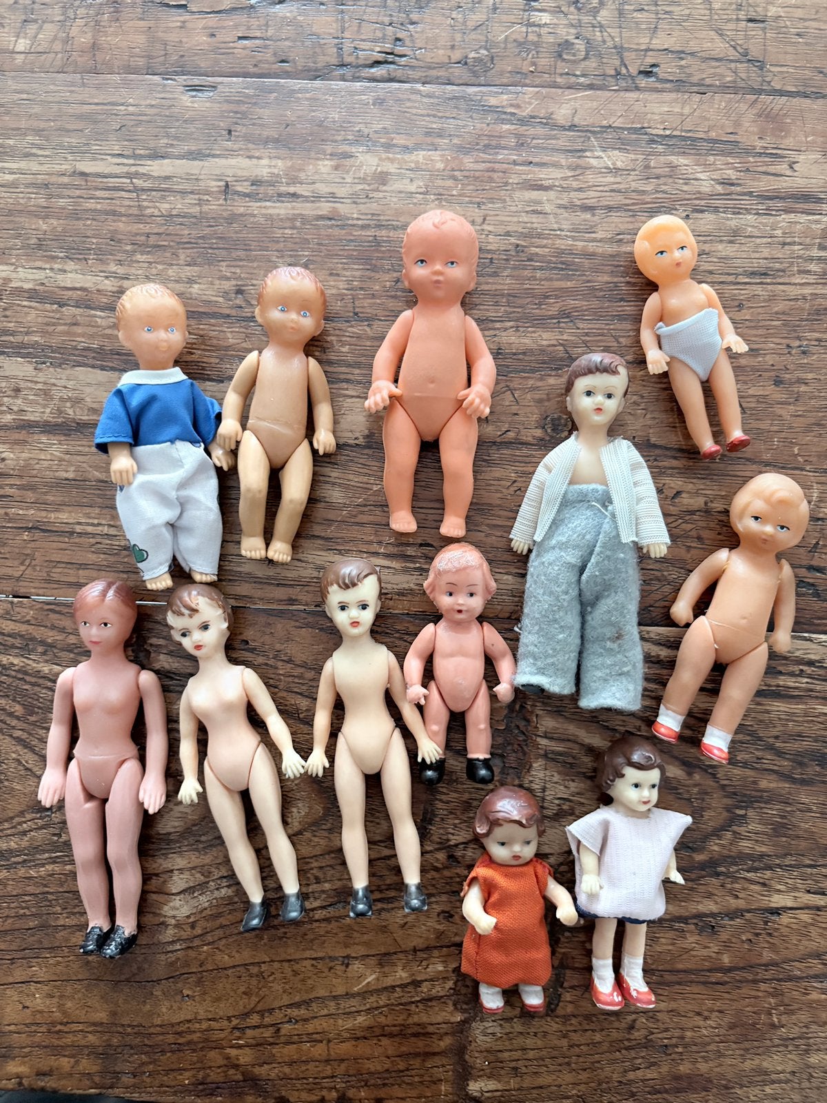 12 vintage poppenhuispoppetjes, o.a Ari., Verzamelen, Poppenhuizen en Toebehoren, Ophalen of Verzenden, Gebruikt, Popje