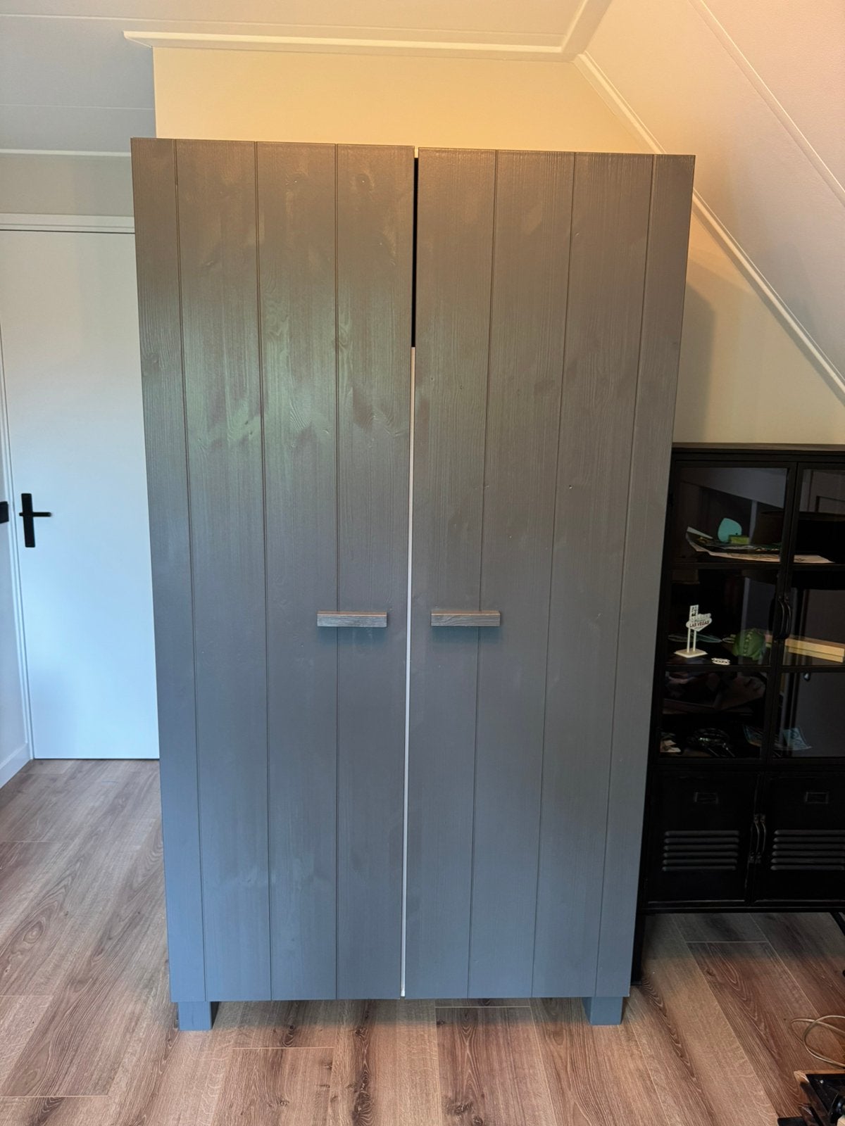 Woood Dennis 2-deurs kledingkast, Huis en Inrichting, Kasten | Kledingkasten, Ophalen, 100 tot 150 cm, Zo goed als nieuw, 150 tot 200 cm
