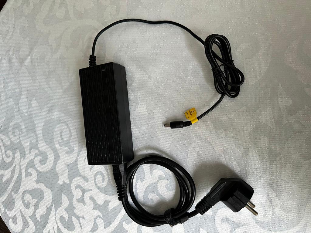 E-bike oplader model CF080L1018, Fietsen en Brommers, Fietsaccessoires | Fietsaccu's, Gebruikt, Ophalen