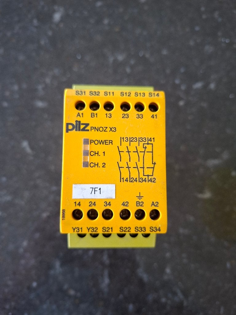 PILZ veiligheidsrelais, Ophalen of Verzenden, Zo goed als nieuw