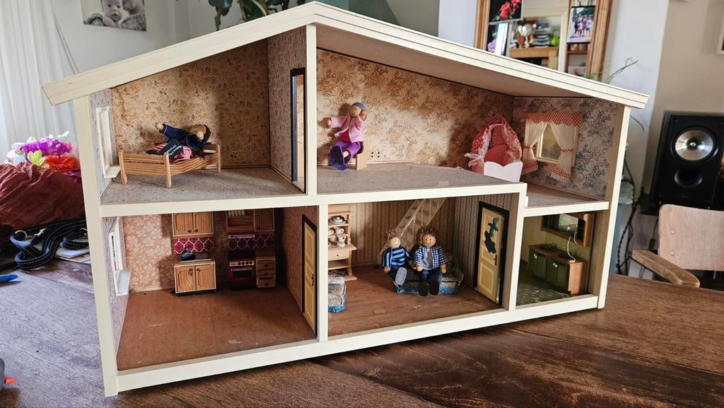 Vintage Poppenhuis met Meubels en Houten Poppetjes, Ophalen, Gebruikt, Poppenhuis