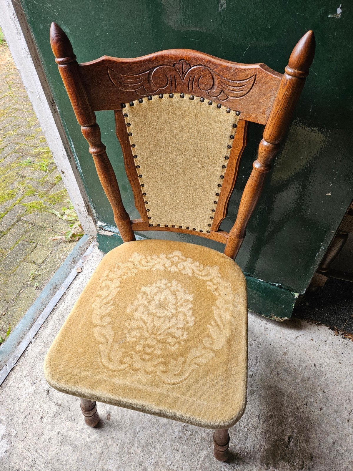 4 donker eiken stoelen met gestoffeerde zitting, Ophalen