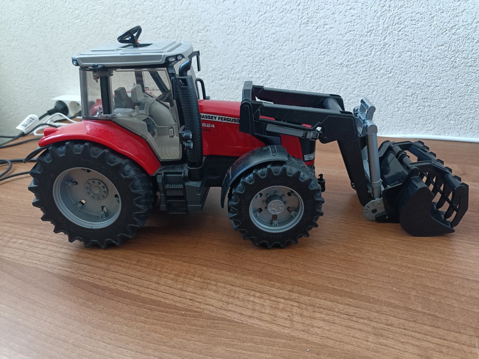 Bruder Massey Ferguson met voorlader, Ophalen of Verzenden, Jongen of Meisje