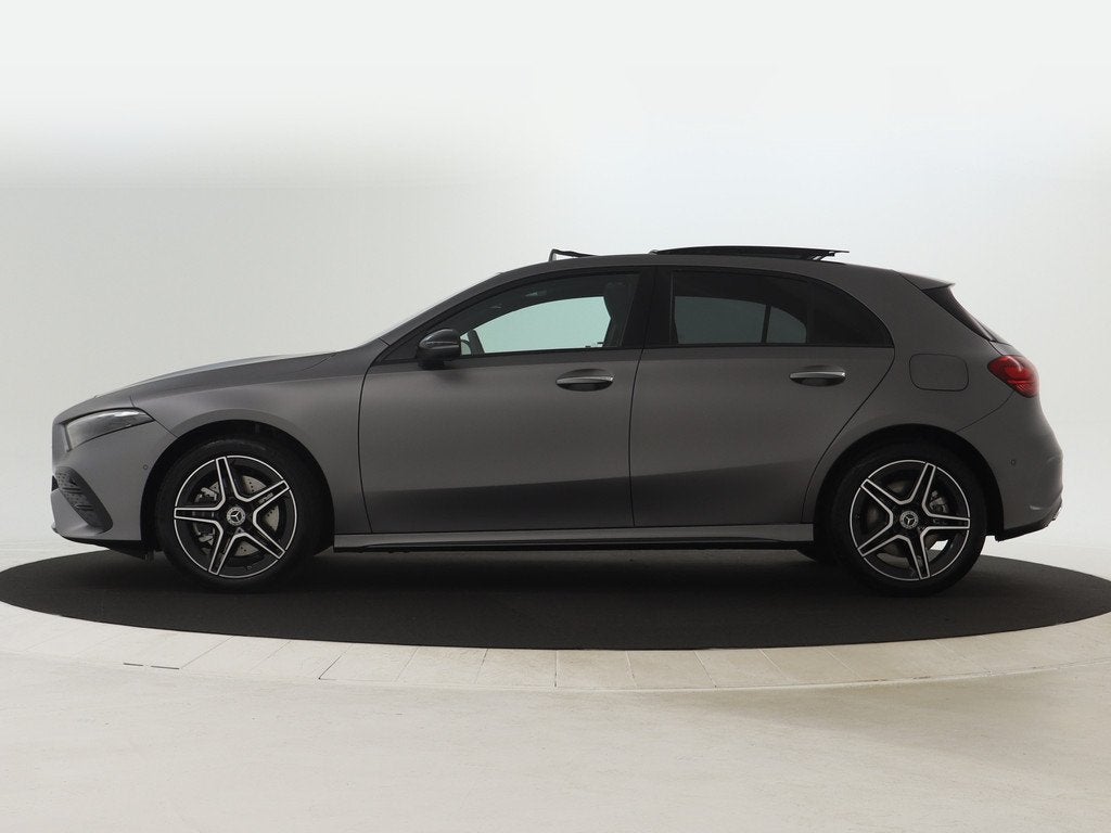 Mercedes-Benz A-Klasse 250 e AMG NIghtpakket | Panoramadak |, Auto's, Mercedes-Benz, 12 maanden, 15 kWh, Alcantara, Bedrijf