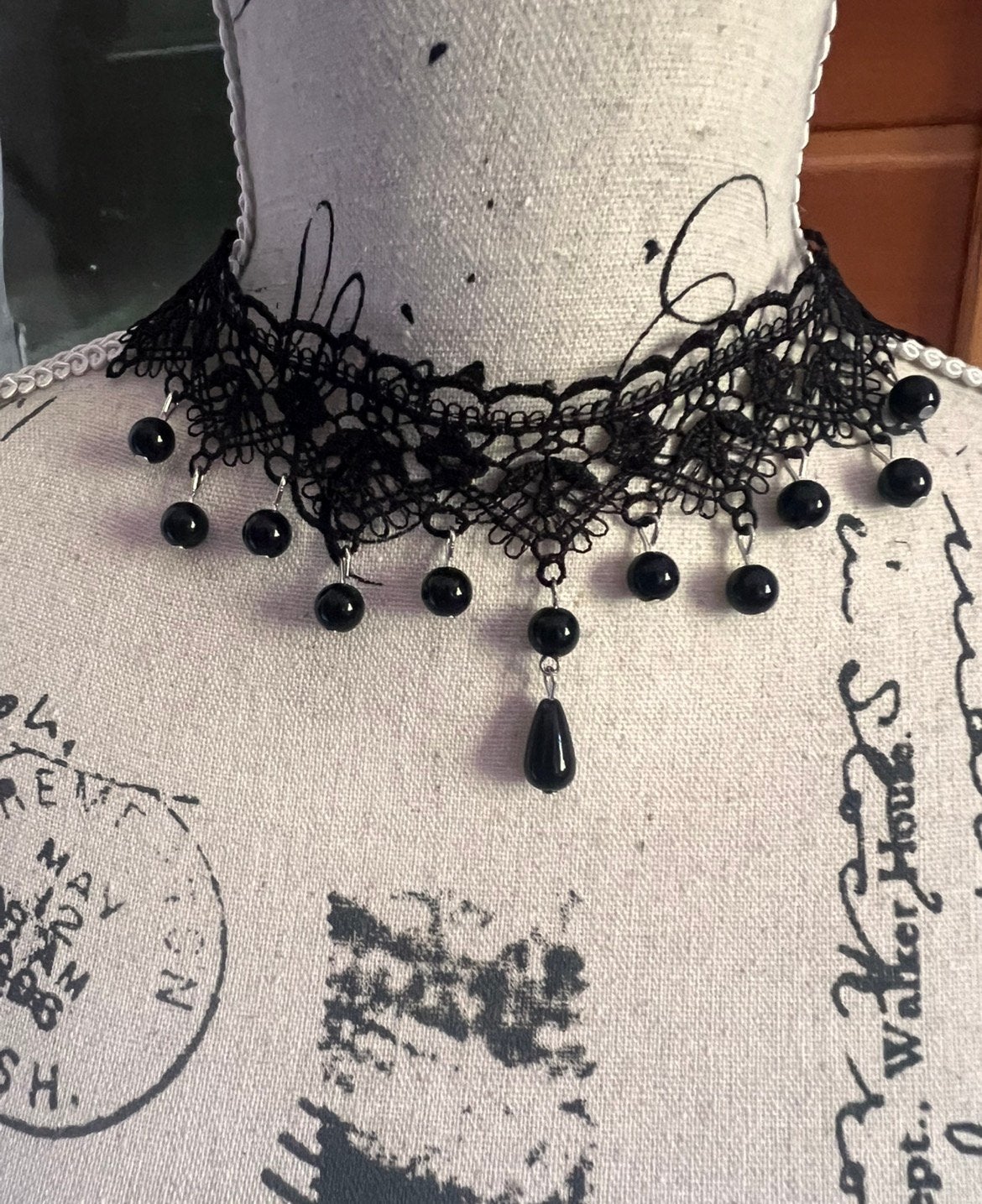 Elegante wit/ zwart Victoriaanse choker/halsketting, Ophalen of Verzenden, Nieuw, Zwart, Overige materialen