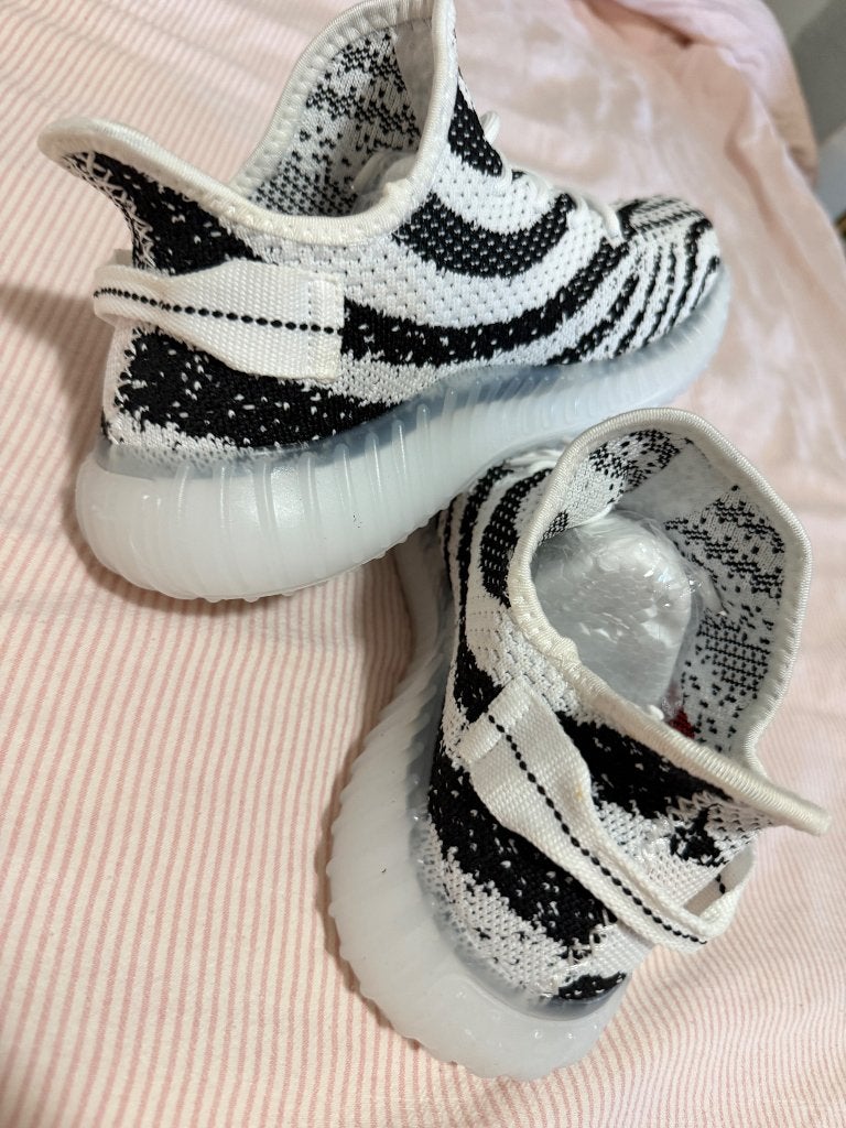 Adidas Yeezy Boost 350 V2 “Zebra”, Kleding | Heren, Schoenen, Ophalen, Overige kleuren, Sportschoenen, Nieuw