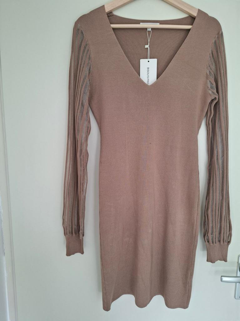 Jurk met doorschijnende mouwen - Bisou's Project, Kleding | Dames, Jurken, Maat 38/40 (M), Beige, Nieuw, Ophalen of Verzenden