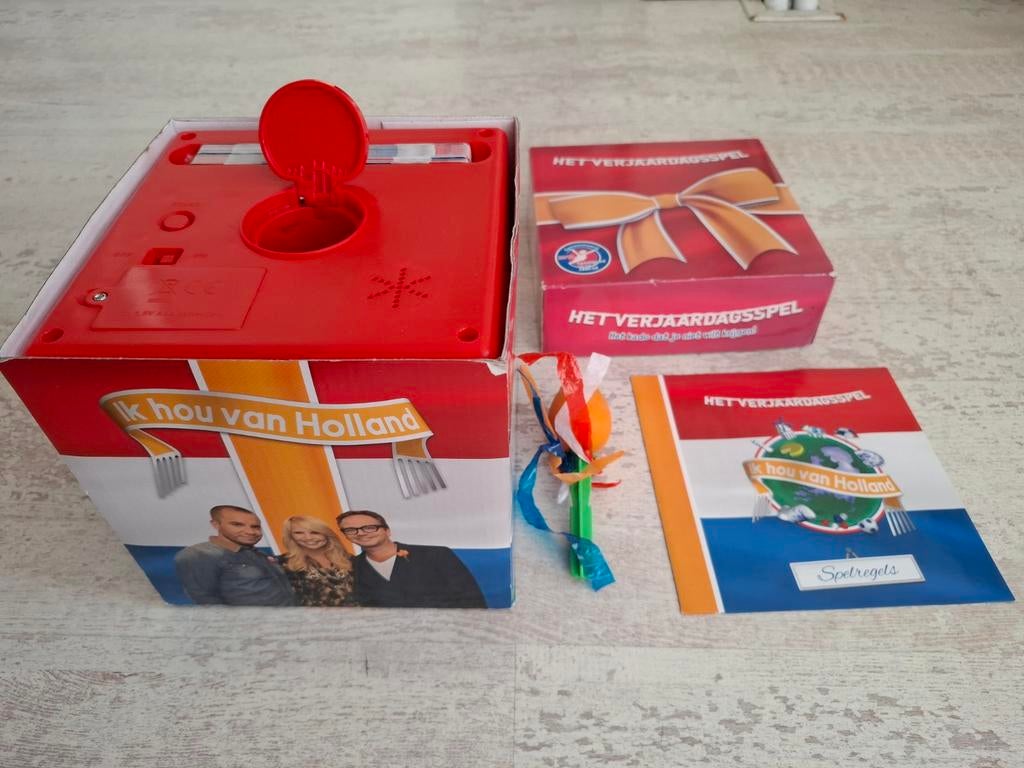Ik Hou Van Holland - Het Verjaardagsspel bom spel, Hobby en Vrije tijd, Gezelschapsspellen | Bordspellen, Zo goed als nieuw, Drie of vier spelers
