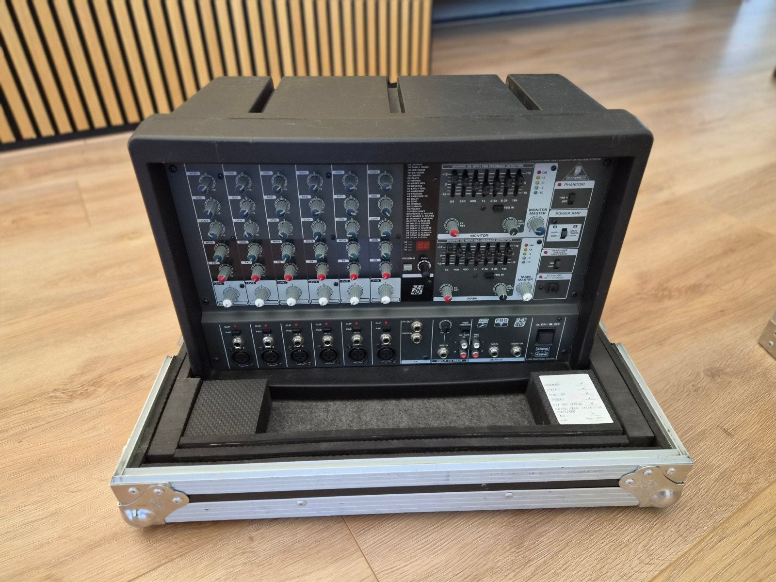 Behringer Europower PMP960M Powermixer in Flightcase, Muziek en Instrumenten, Mengpanelen, Ophalen of Verzenden, Gebruikt, 5 tot 10 kanalen