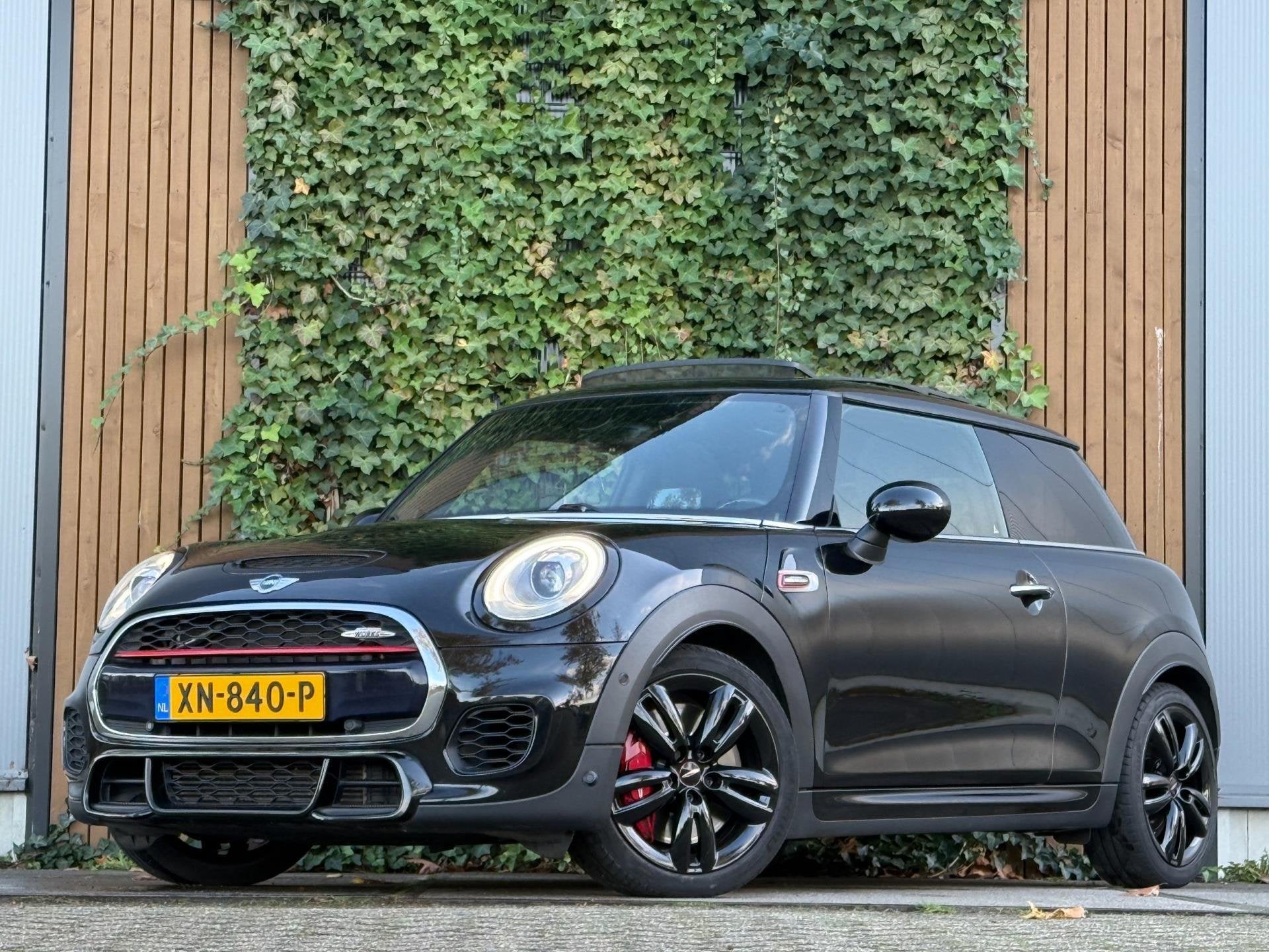Mini Mini 2.0 John Cooper Works Chili|PANO|HEAD UP|231PK|JCW, 1998 cc, Gebruikt, 4 cilinders, 4 stoelen