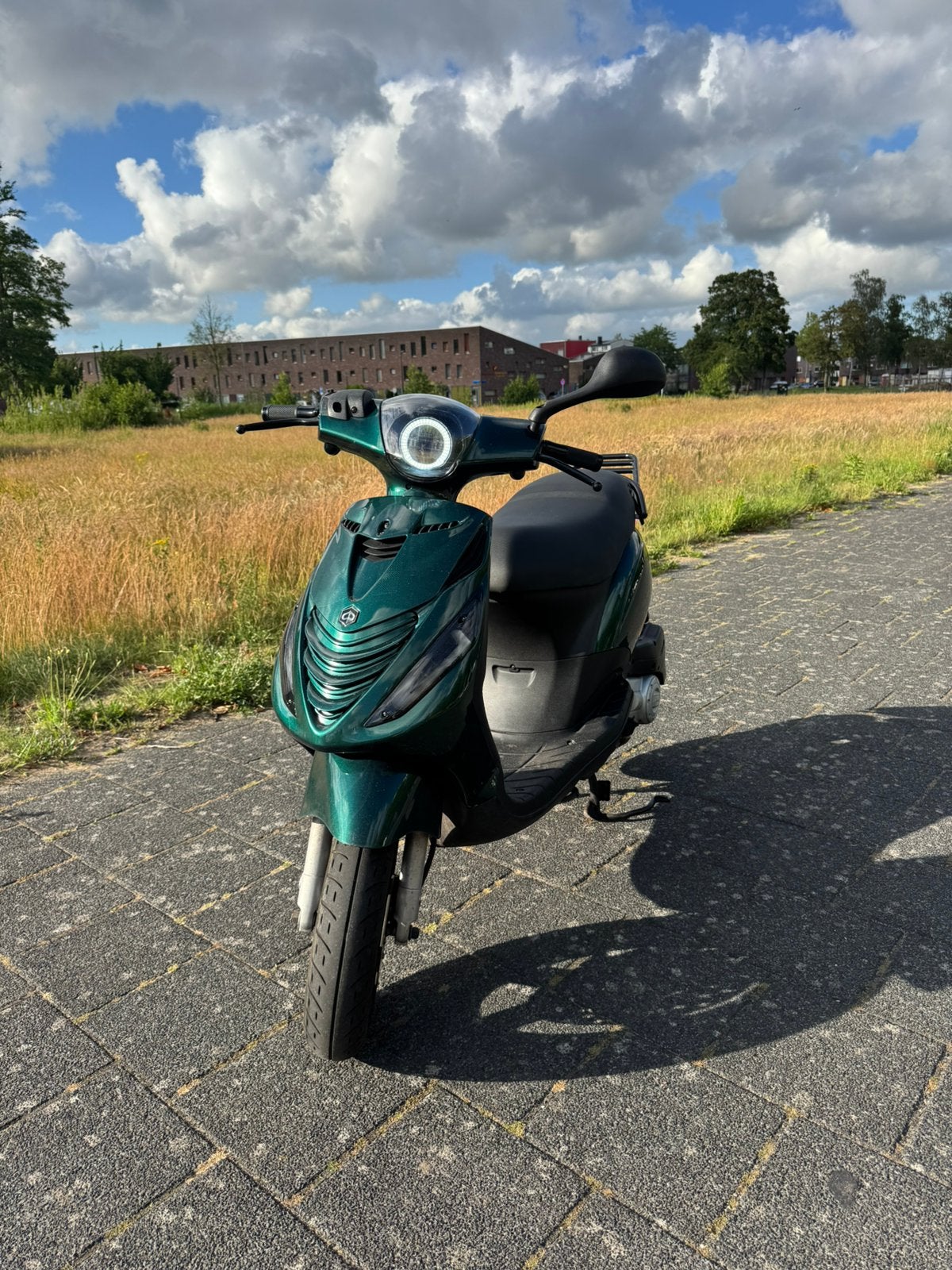 Piaggio Zip iGET met helm, Ophalen, Zo goed als nieuw, Benzine, Zip
