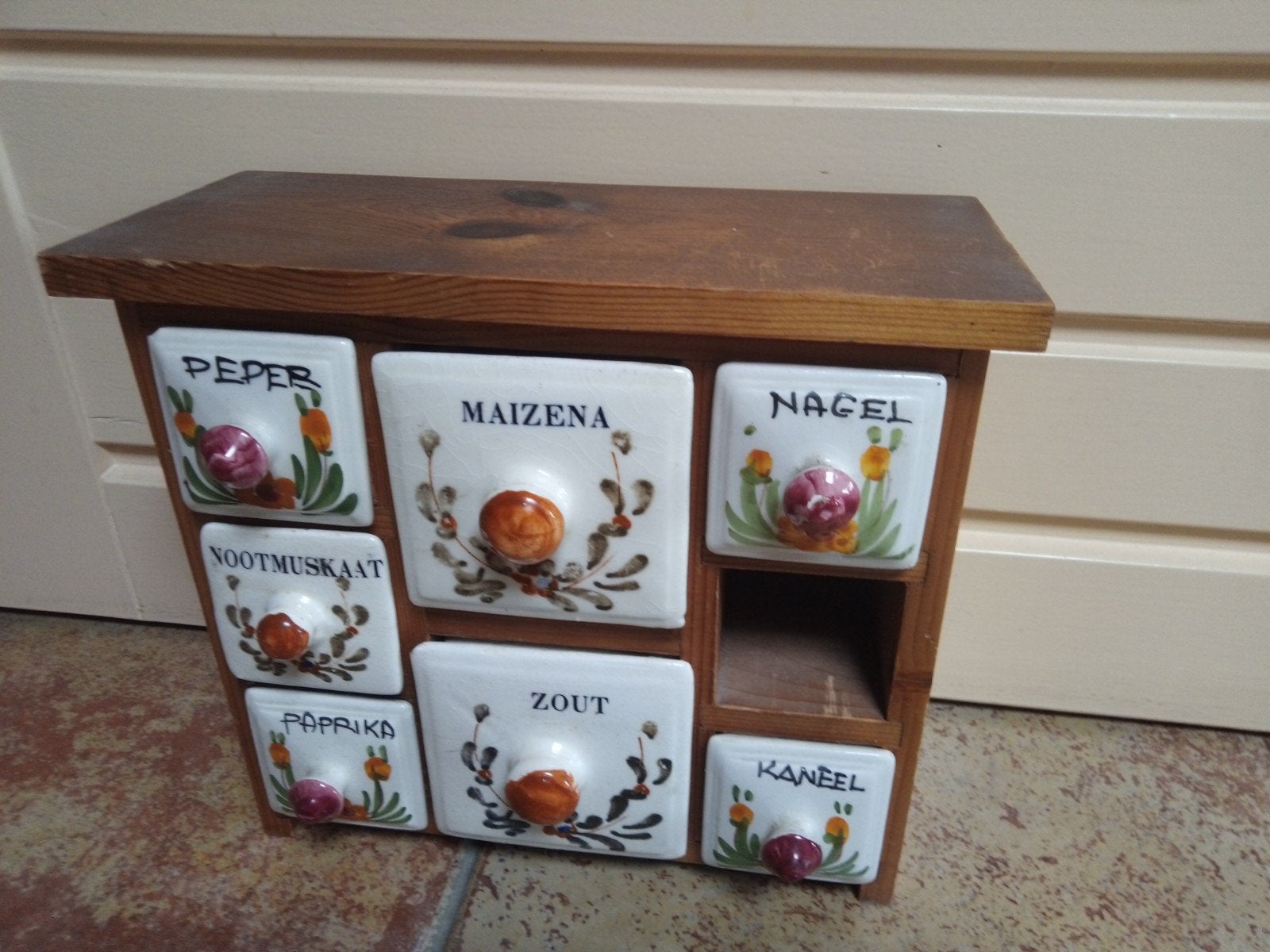 Vintage kruidenrekje met 9 keramische bakjes, Ophalen of Verzenden