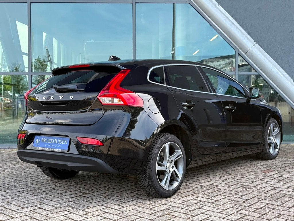 Volvo V40 2.0 T2 Inscription Panoramadak / Stoelverwarming /, Gebruikt, 4 cilinders, Bedrijf, Handgeschakeld
