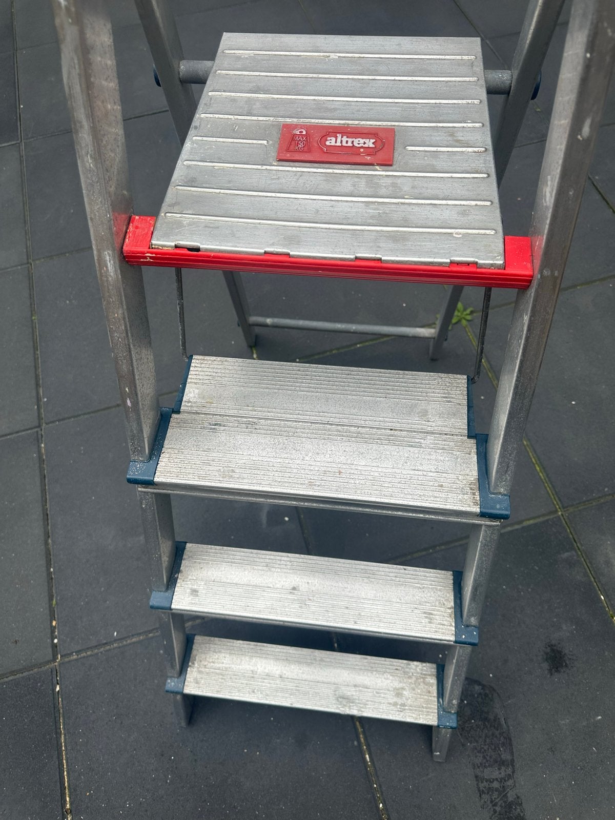 Altrex trap met 4 treden - Stevig en betrouwbaar, Doe-het-zelf en Verbouw, Ophalen, Gebruikt, Trap, Minder dan 2 meter