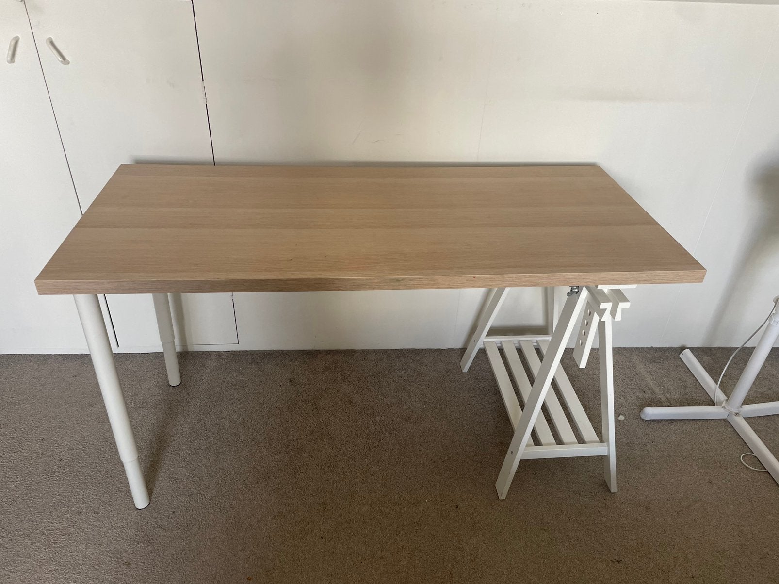 Ikea bureau met schraag (verstelbaar in hoogte), Ophalen of Verzenden, Zo goed als nieuw