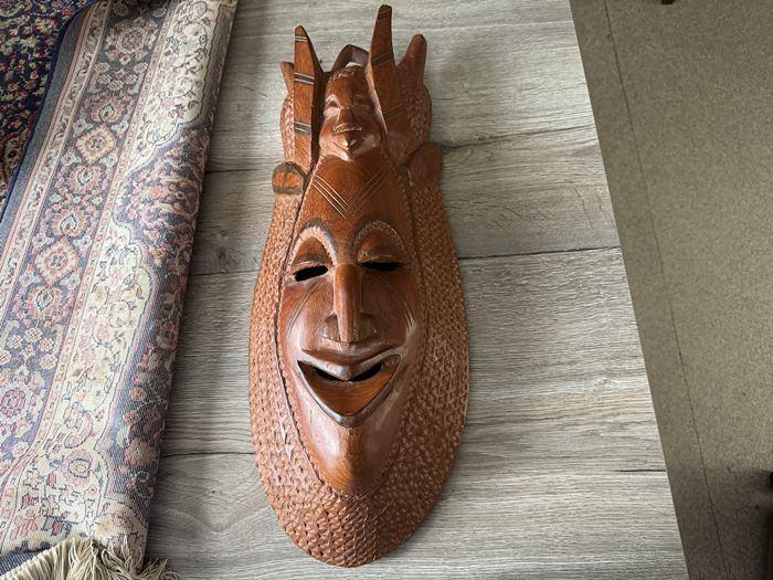 Mooi Uitgesneden Zwaar Oud Masker., Overige onderwerpen, Handgemaakt, 20 - 50 cm, Hout