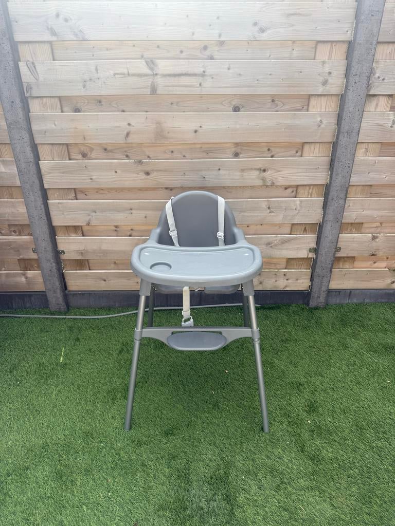 Grijze kinderstoel met eetblad, Kinderen en Baby's, Kinderstoelen, Ophalen, Gebruikt, Overige typen, Afneembaar eetblad