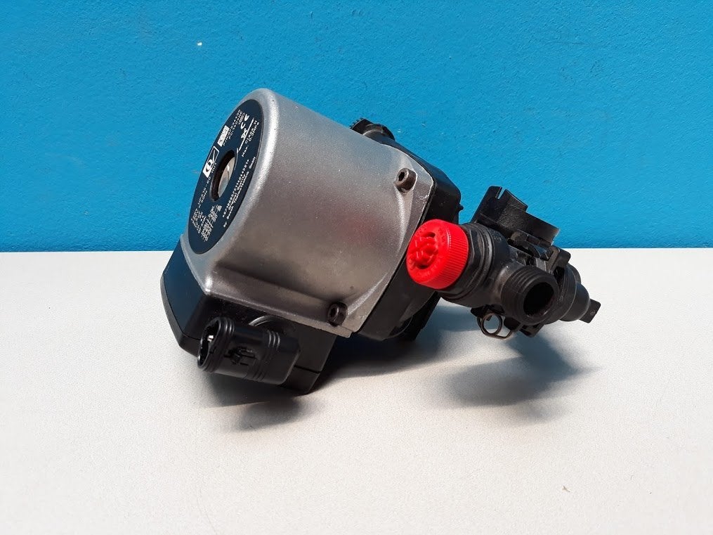 CV pomp Nefit Baseline HRC 24/CW3 UPS 15-60 HU1, Niet ingevuld, Gebruikt, Cv-ketel of Combi-ketel, Niet ingevuld