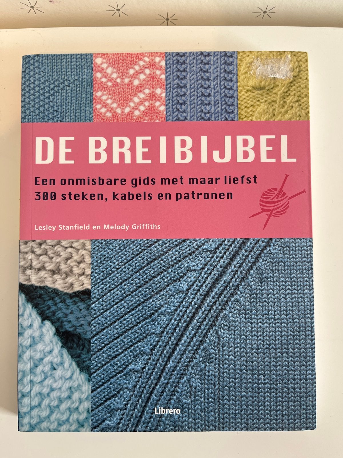 De Breibijbel: 300 steken, kabels en patronen, Boeken, Hobby en Vrije tijd, Ophalen of Verzenden, Zo goed als nieuw, Breien en Haken