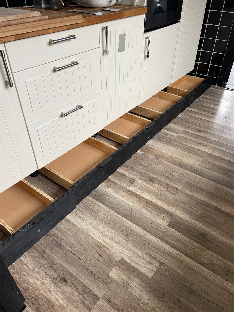 2x Uitschuifbare lades voor onder keukenkastjes (280cm), Ophalen, Gebruikt, Zwart, 200 cm of meer