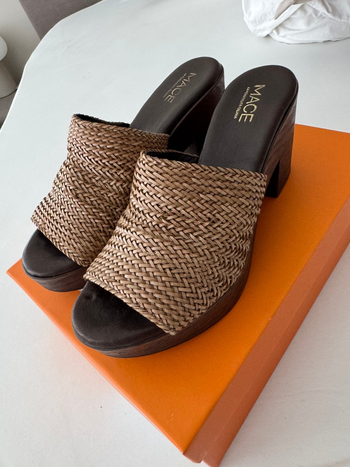 Mace Vrouwen Leren Slippers / - Esta - Bruin - Maat 40, Bruin, Zo goed als nieuw, Sandalen of Muiltjes, Ophalen of Verzenden