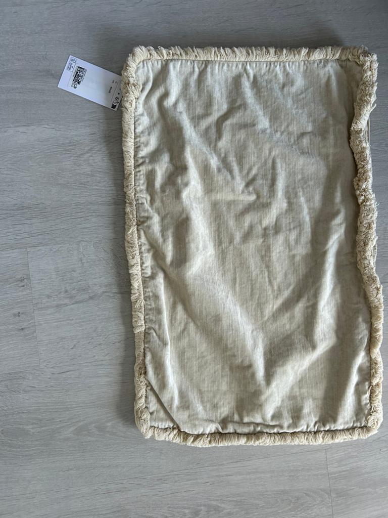 Kussensloop H&M 40x60cm crèmekleurig, Ophalen of Verzenden, Zo goed als nieuw, Eenpersoons, Hoeslaken of Sloop