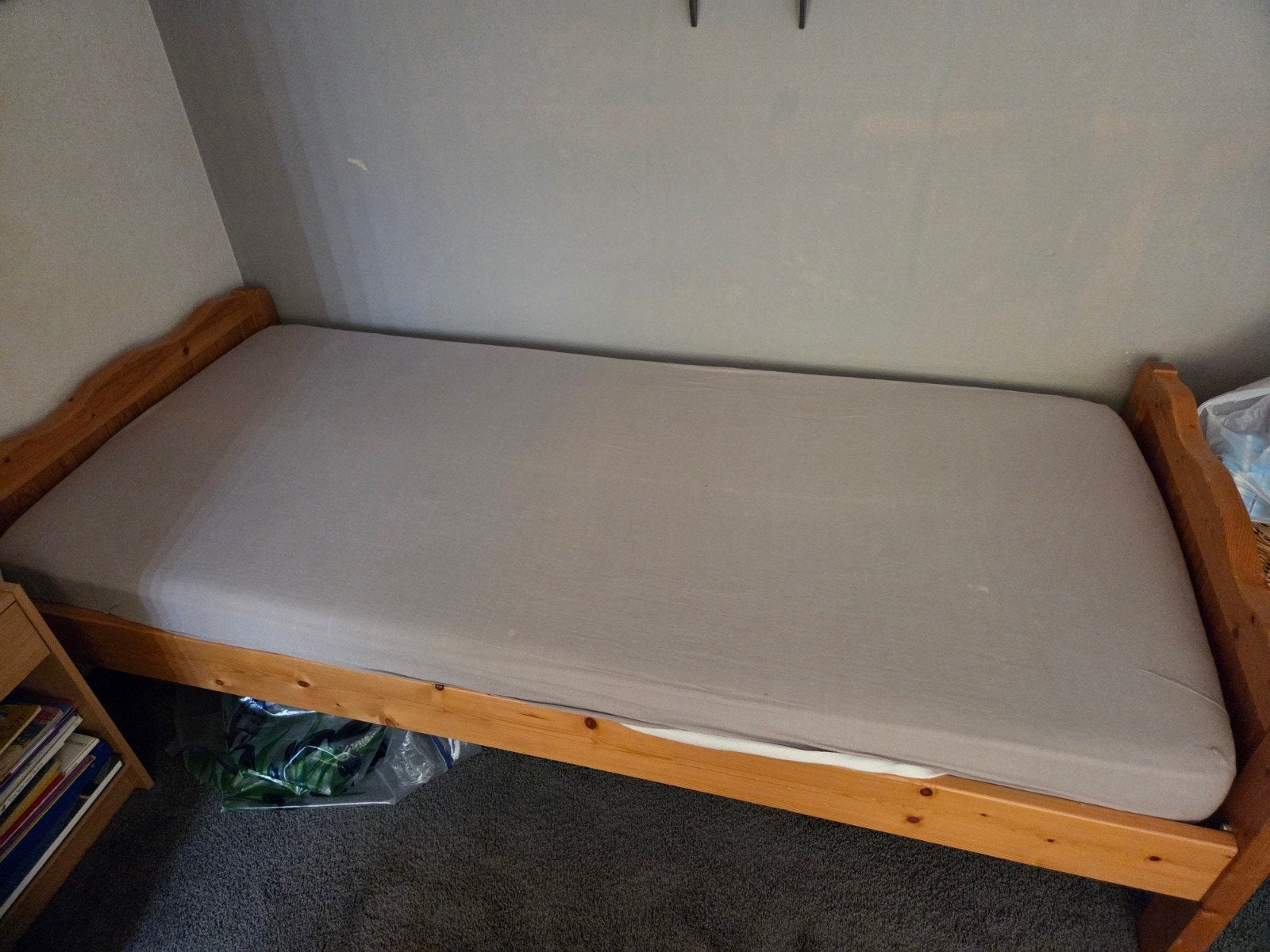 Eenpersoonsbed 200x90 cm met matras - Gratis af te halen, Gebruikt, 90 cm, Eenpersoons, Ophalen of Verzenden