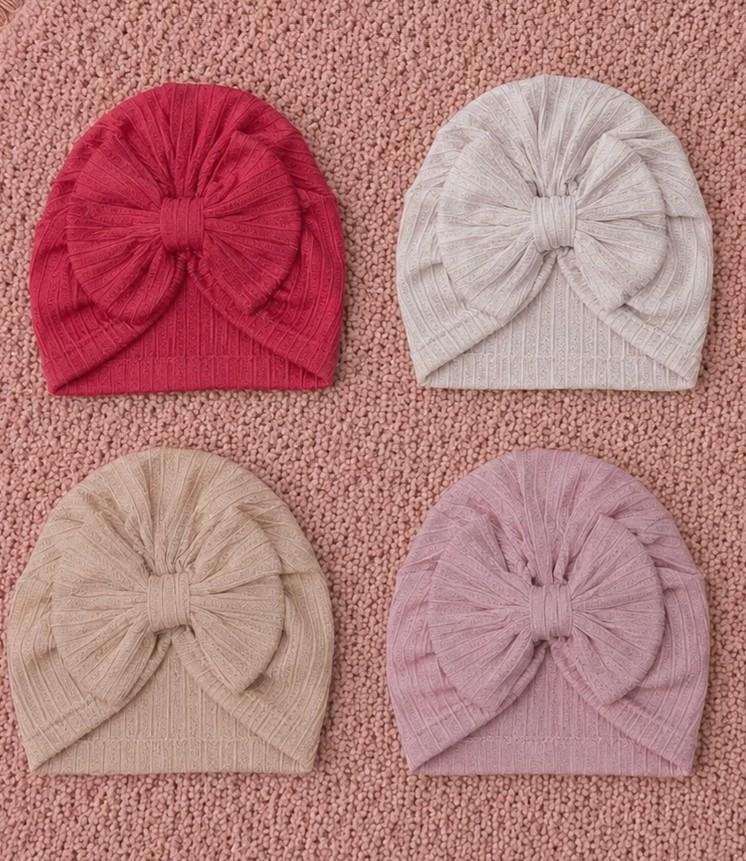 *NIEUW* 4 leuke baby mutsjes met strik, maat 62 - 80., Kinderen en Baby's, Kinderkleding | Mutsen, Sjaals en Handschoenen, Verzenden