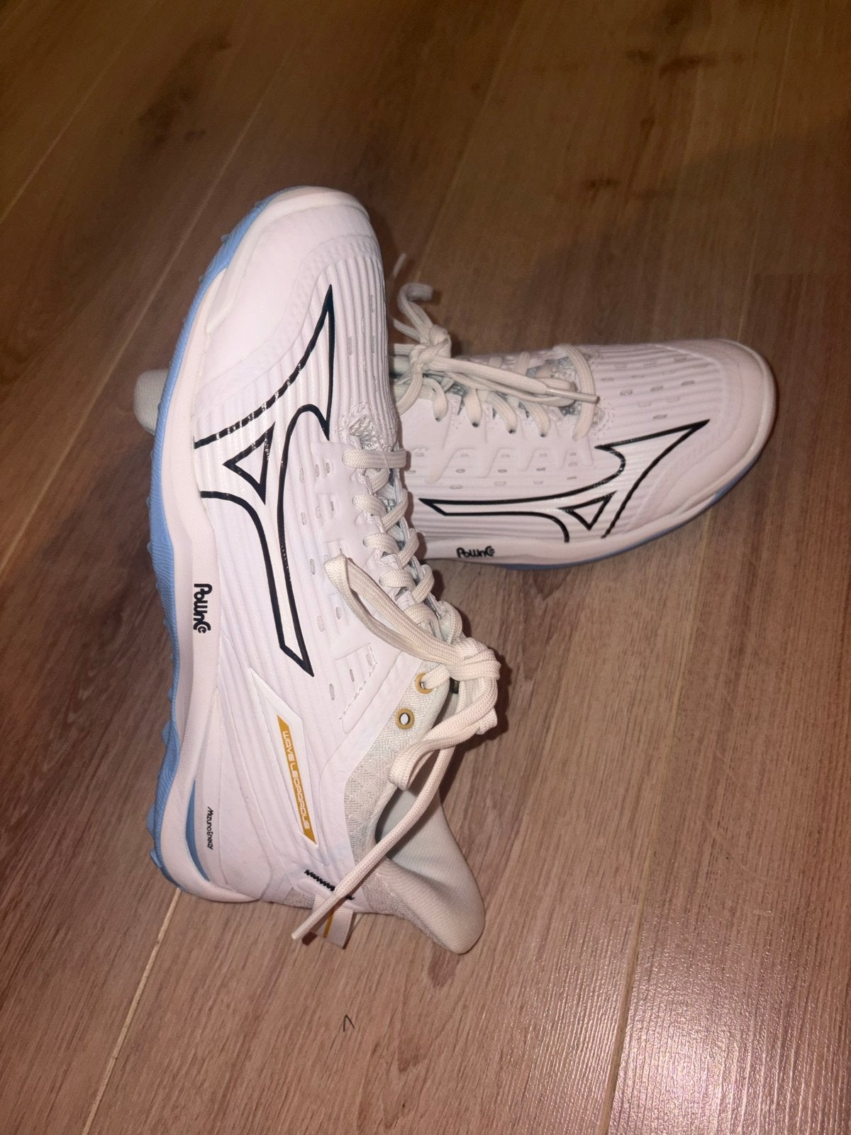 Nieuwe Mizuno veldschoenen korfbal/hockey maat 38.5, Kleding | Dames, Ophalen of Verzenden, Nieuw, Wit, Sportschoenen