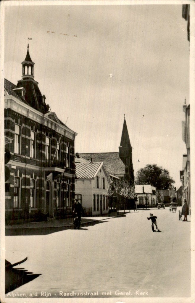 Alphen a.d. Rijn - Raadhuisstraat - Geref. Kerk, Ophalen of Verzenden, 1940 tot 1960, Gelopen, Zuid-Holland
