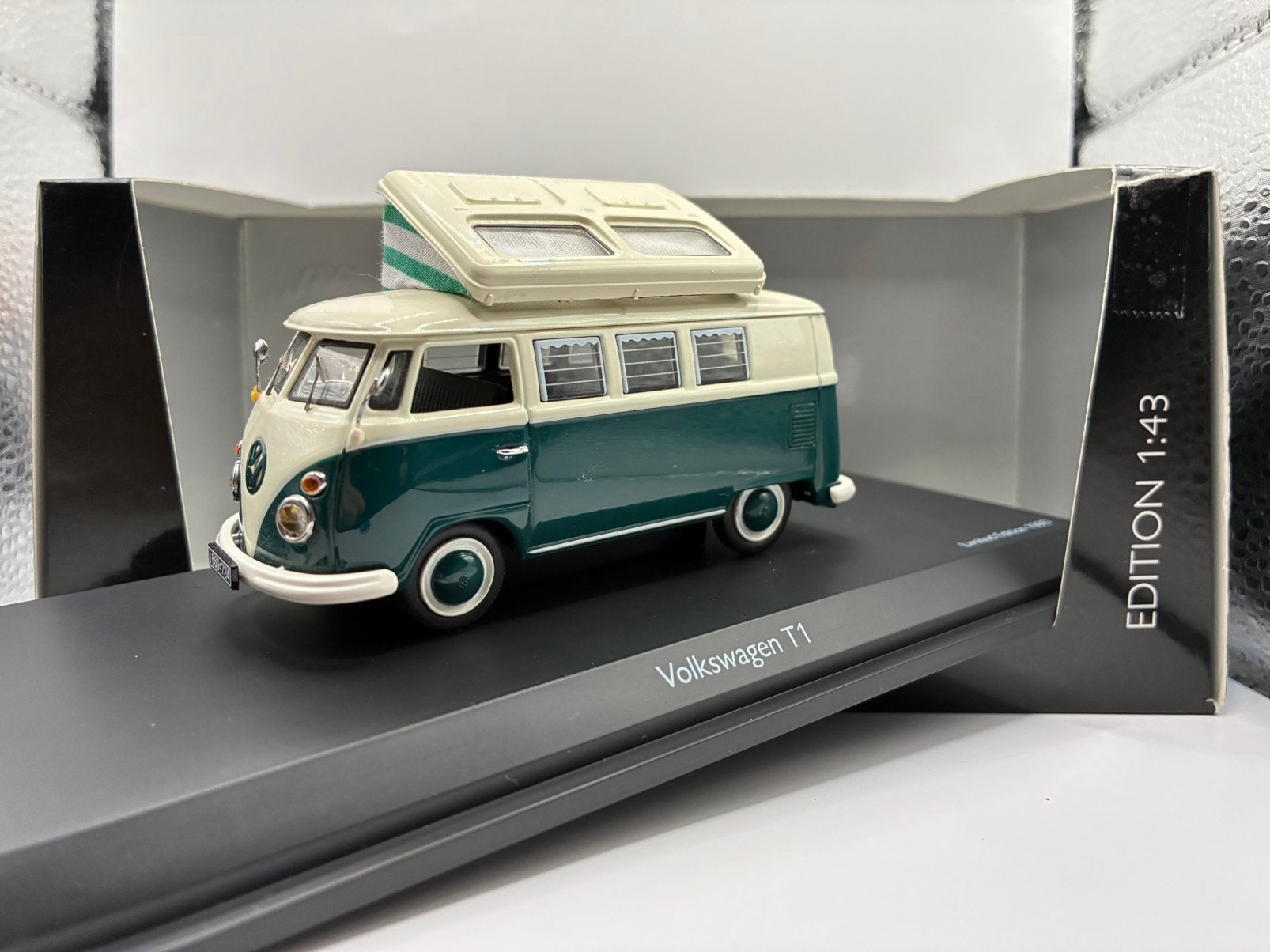 Volkswsgen Samba Camper Bus (Type T1 a/b) 1955 - Schuco, Ophalen of Verzenden, Zo goed als nieuw, Auto, Schuco