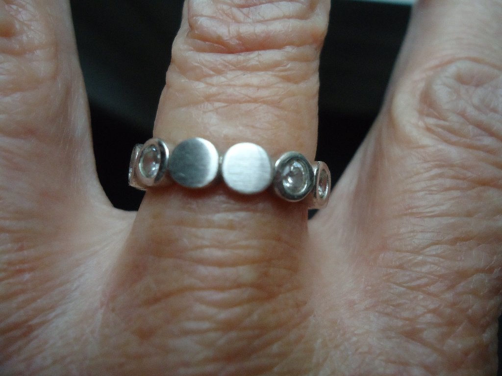 mooie echt zilveren ring rondjes pierre cardin mt 18 zil925, Met kristal, Ophalen of Verzenden, Zo goed als nieuw, Zilver