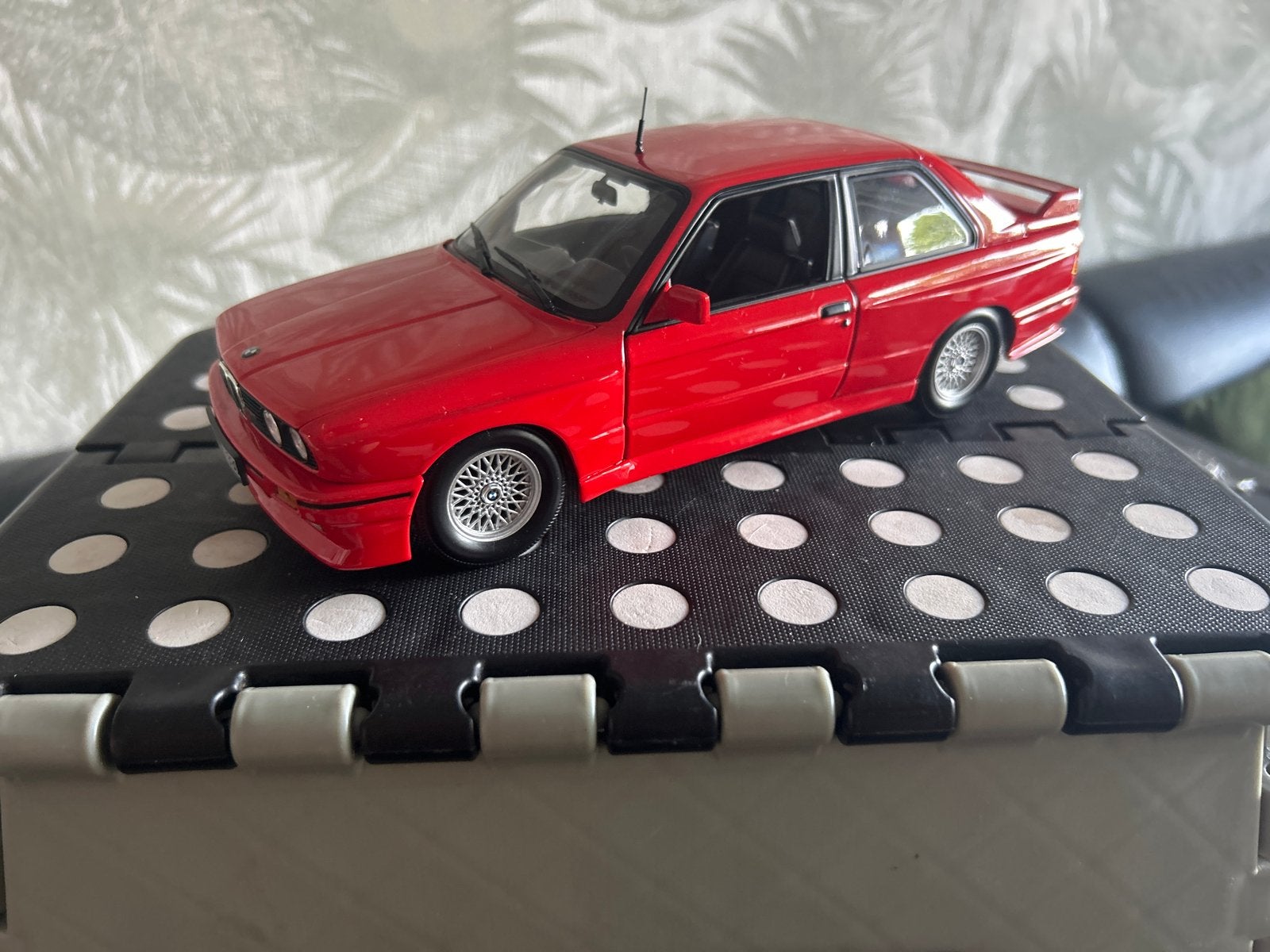 BMW M3 E30  Rood - Gedetailleerd, Verzenden, Zo goed als nieuw, Auto, MiniChamps