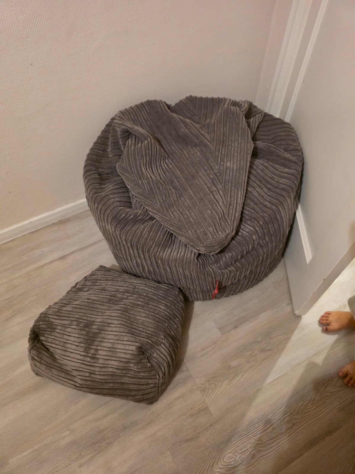 Lounge Pug zitzak met voetenkussen, Huis en Inrichting, Ophalen of Verzenden, Zo goed als nieuw, Grijs, Zitzak