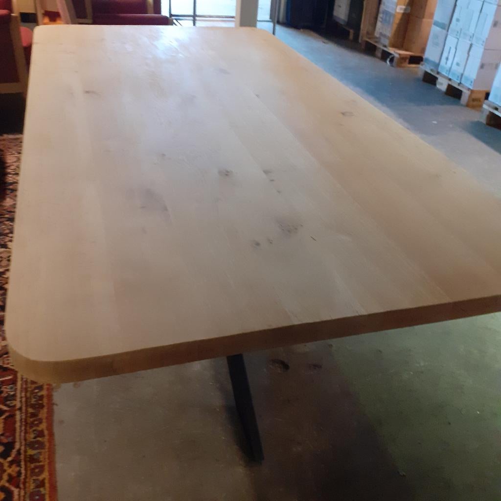 Massief eiken tafel,  afgeronde hoeken,  matrix onderstel., Huis en Inrichting, Tafels | Eettafels, 200 cm of meer, Eikenhout