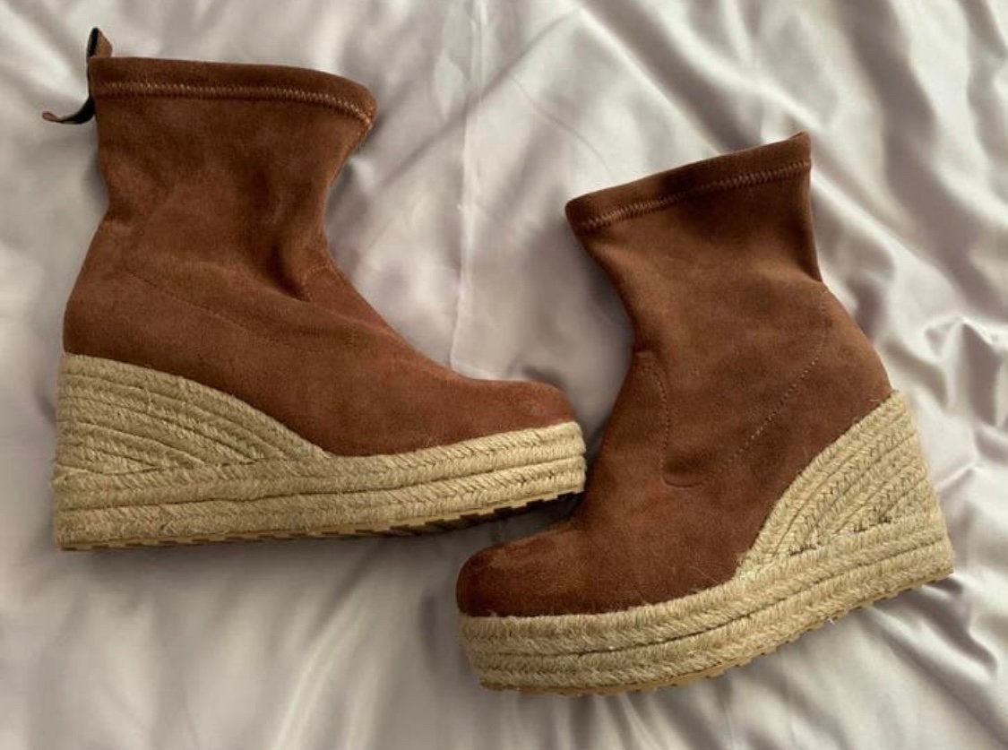 Nieuwe bruine zomerse sleehaklaarzen maat 37/ 37,5, Ophalen of Verzenden, Nieuw, Beige