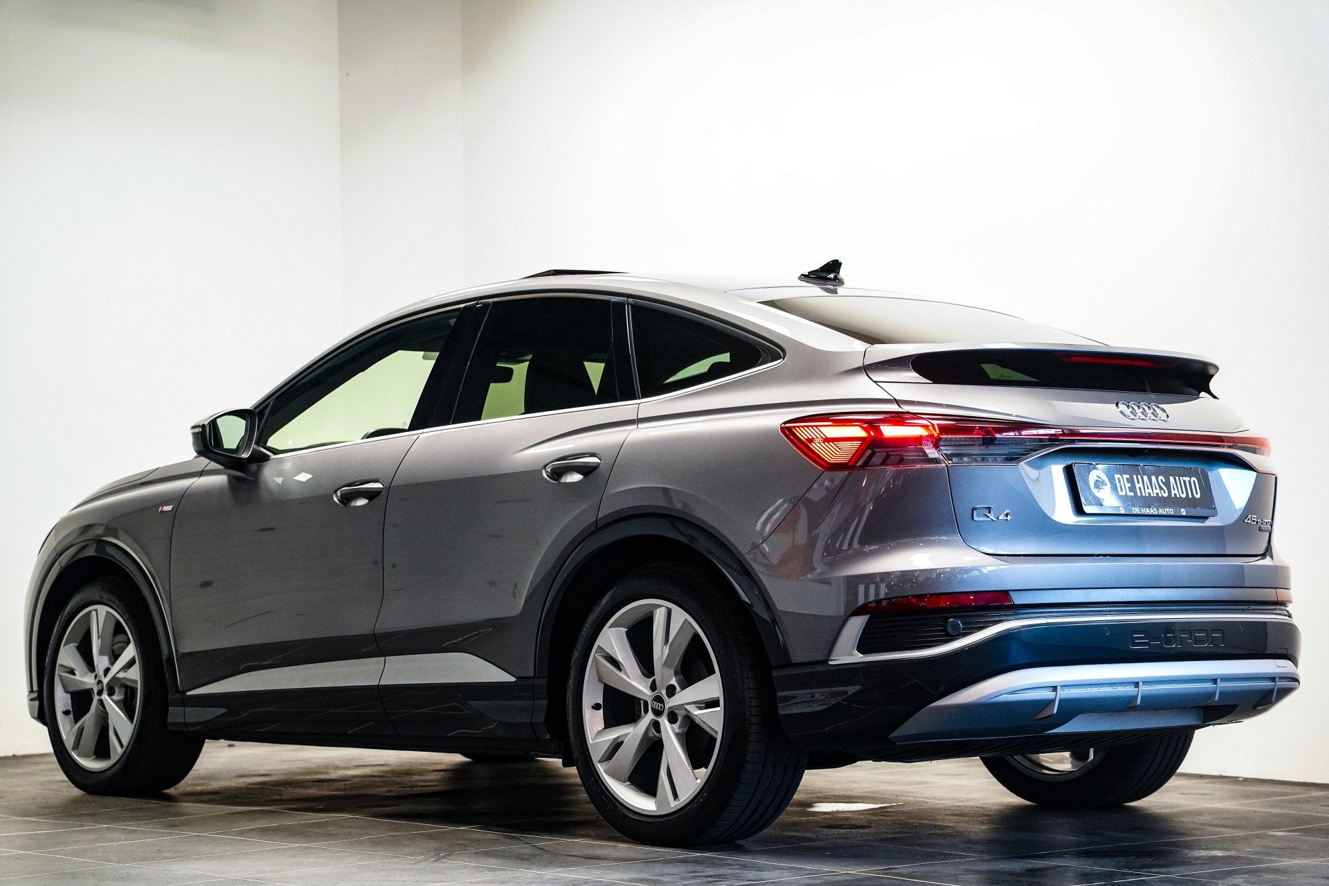 Audi Q4 Sportback e-tron 45 quattro S-Line 82 kWh|98,3%SOH|P, Automaat, Gebruikt, Zwart, SUV of Terreinwagen