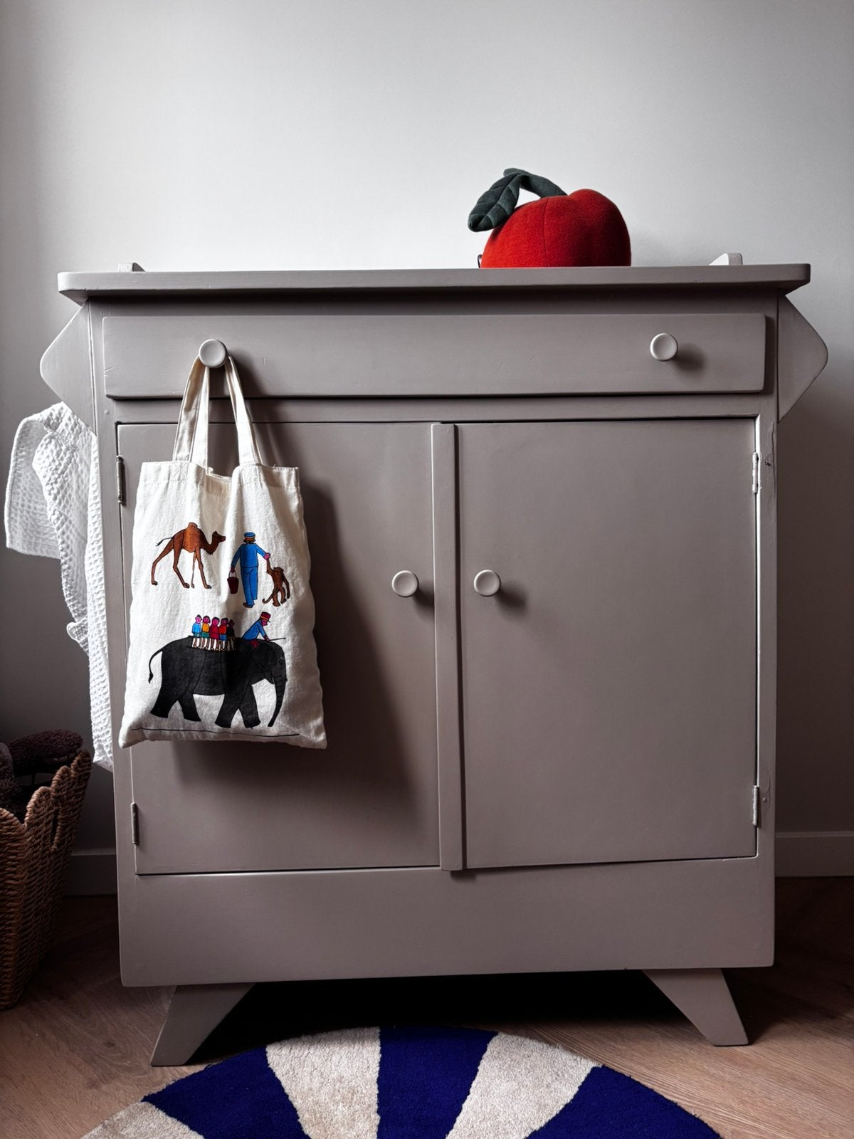 Commode kast baby-/kinderkamer, Ophalen, Gebruikt, 75 tot 100 cm, Opstaande rand