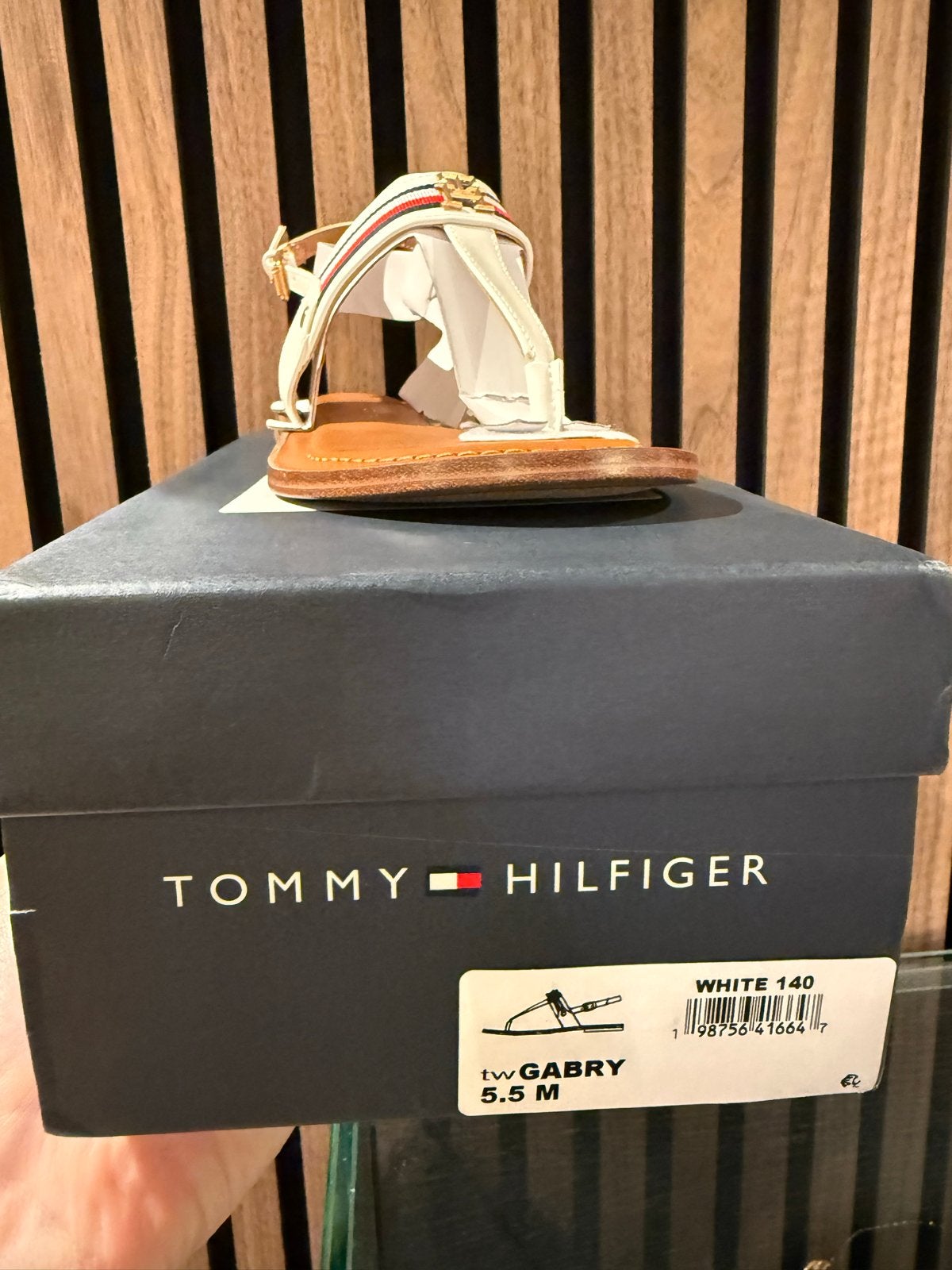 Tommy Hilfiger Gabry Sandalen - Nieuw in doos, Ophalen of Verzenden, Nieuw, Wit, Sandalen of Muiltjes