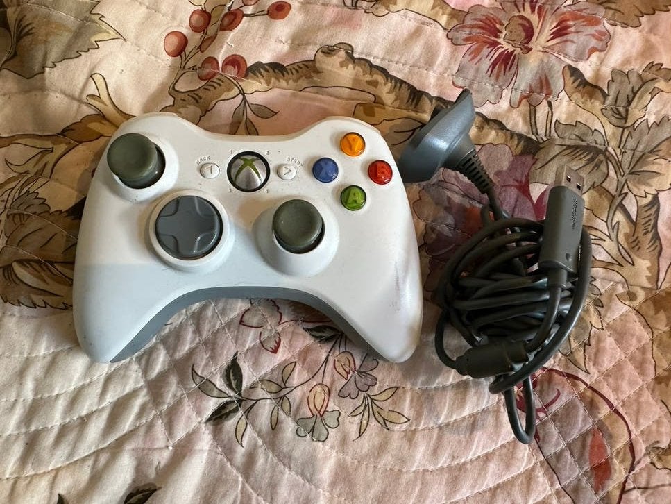 Draadloze Xbox 360 controller + kabel, Ophalen of Verzenden, Zo goed als nieuw, Met 1 controller