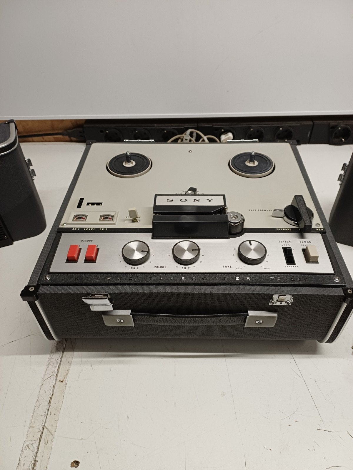 Sony TC-200 bandrecorder in nette staat, werkend, Ophalen of Verzenden, Bandrecorder, Met stofkap