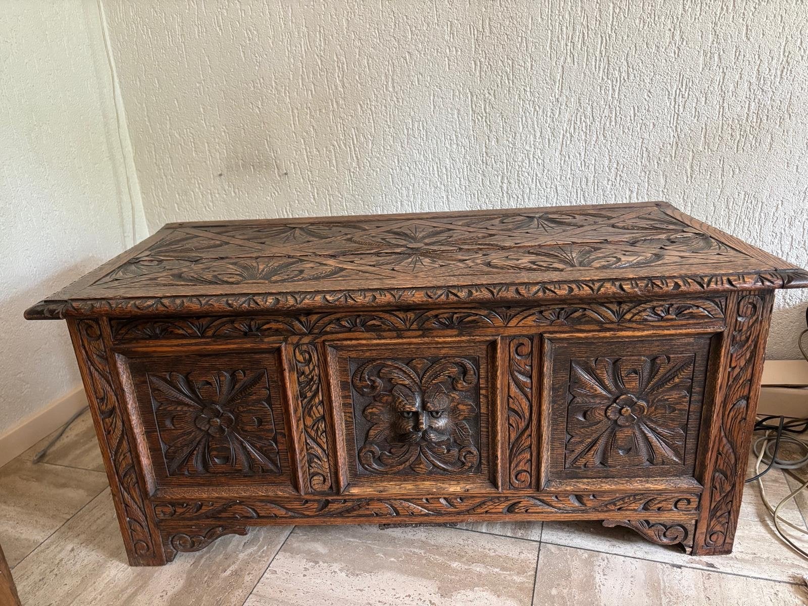 Antieke Eikenhouten Kist met Gedetailleerd Snijwerk, Ophalen, 50 – 75, Gebruikt, 100 tot 150 cm
