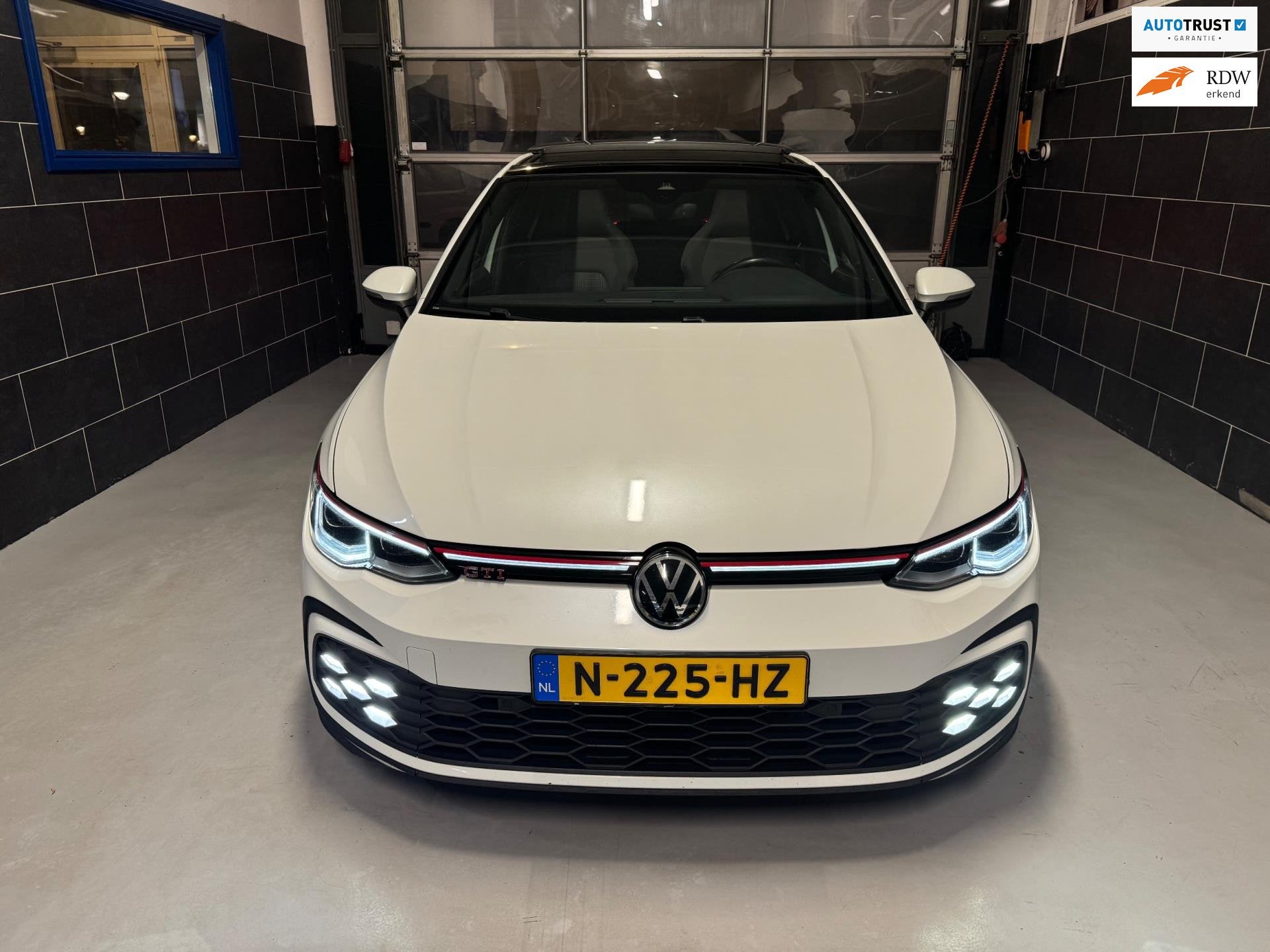 Volkswagen Golf 2.0 TSI GTI - PANO - KEYLESS - H&K - CARPLAY, Auto's, Euro 6, 4 cilinders, 1984 cc, Wit