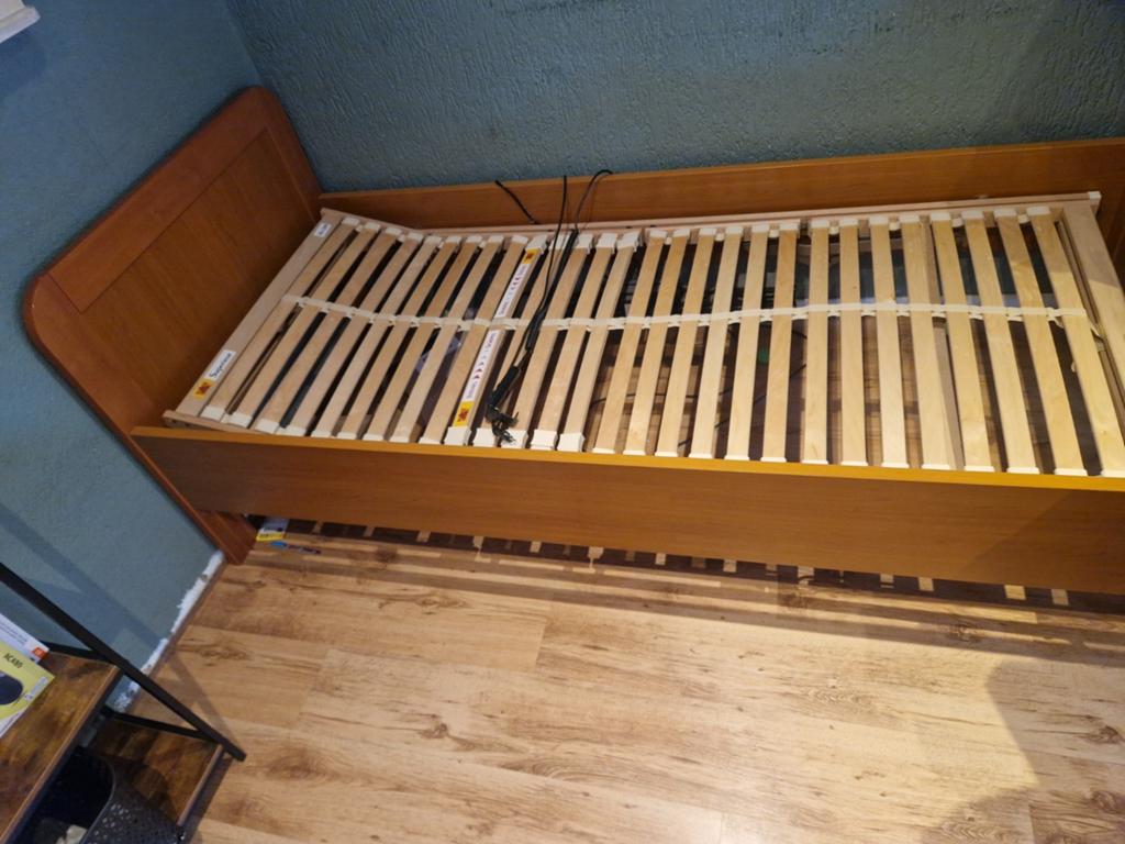 Senioren bed, Ophalen, Eenpersoons, Hout, 90 cm