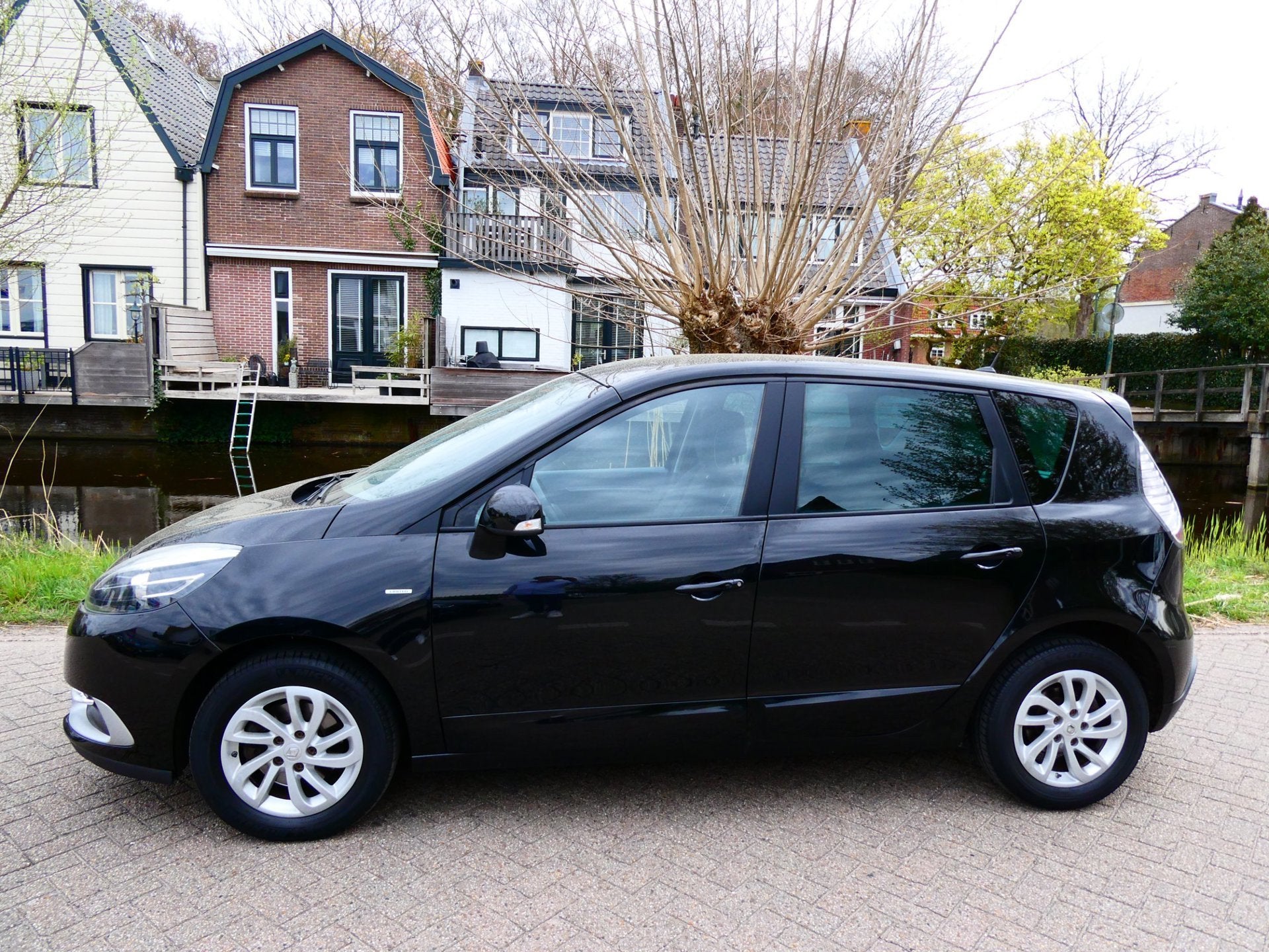 Renault Scénic 1.2 TCe 116pk Clima Cruise LED PDC Trekhaak, Voorwielaandrijving, Euro 5, Stof, 1295 kg