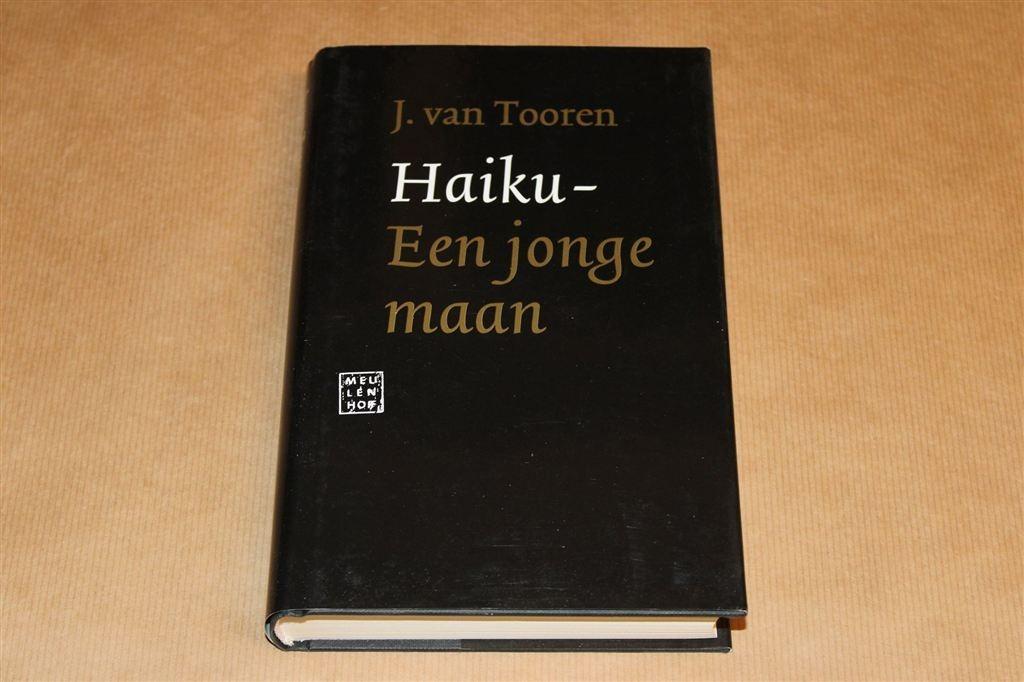 Japanse Haiku van J. van Tooren — Een Jonge Maan, Ophalen of Verzenden, Gelezen