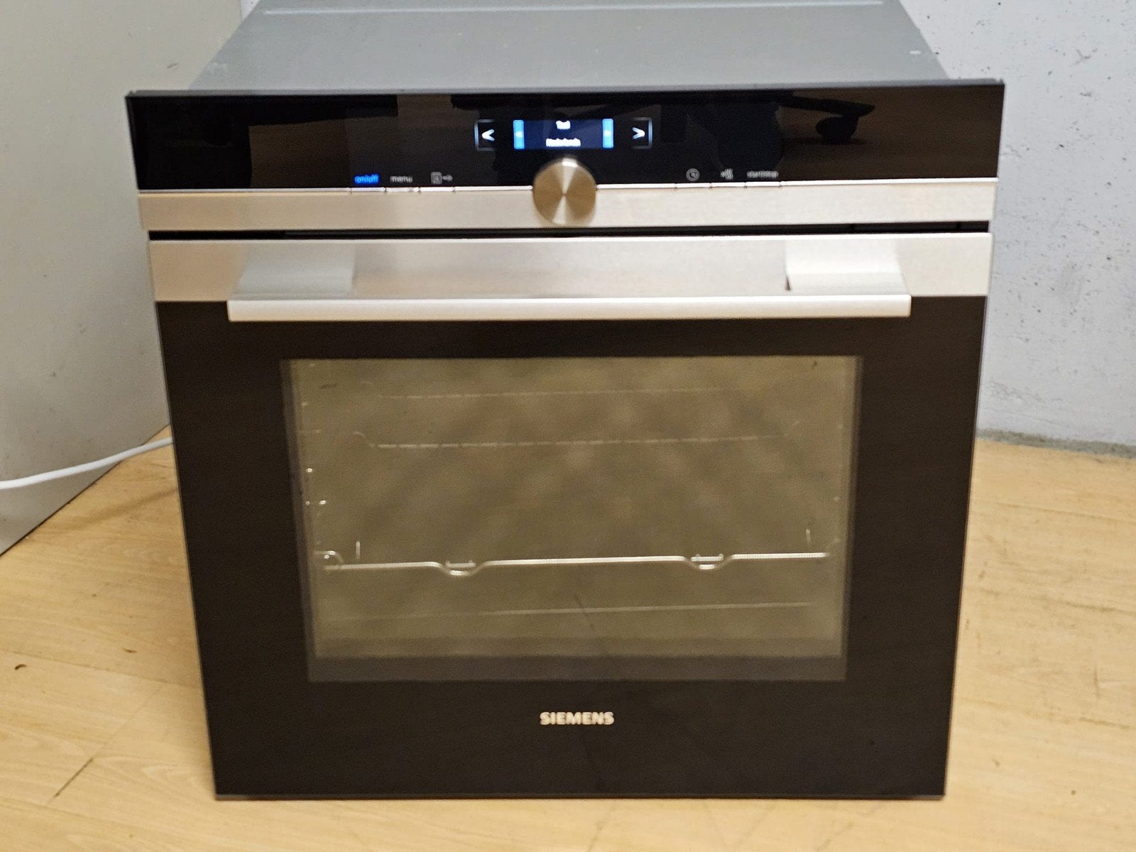 Luxe Siemens inbouw bakoven met hetelucht en grill.

De Siem, Ophalen, Zo goed als nieuw, Oven met grill